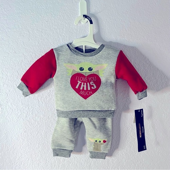 STAR WARS MANDELORIAN 2pc Unisex Infant Set with Baby YODA Gray & Red NEW! - Picture 2 of 8